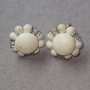 Elegant Vintage Cream and Gold Cluster Clip Earrings